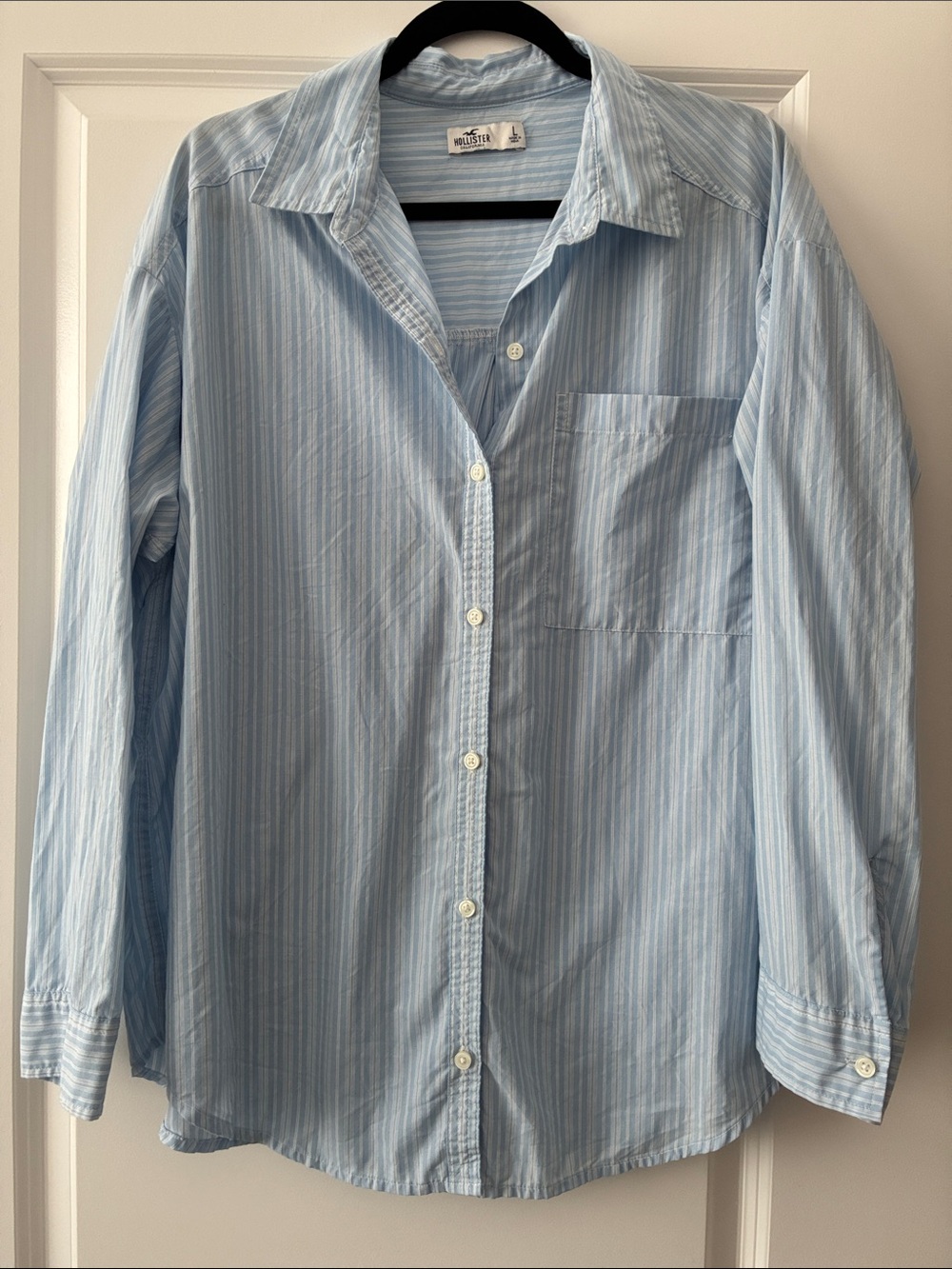 Hollister Size L Lightweight Striped Button Down Collared Shirt - Blue/White